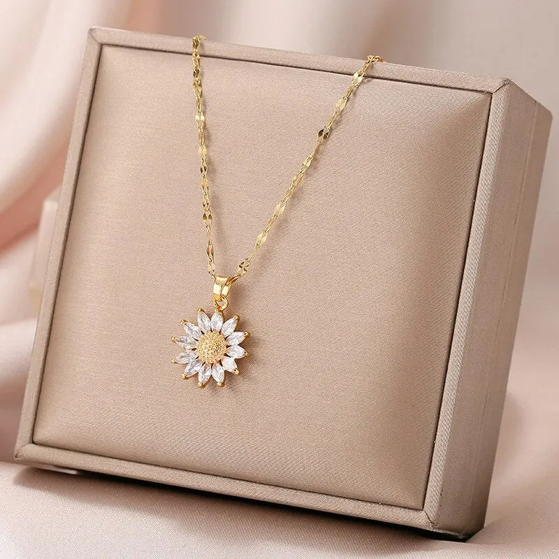 Luxury Flower Pendant Necklace